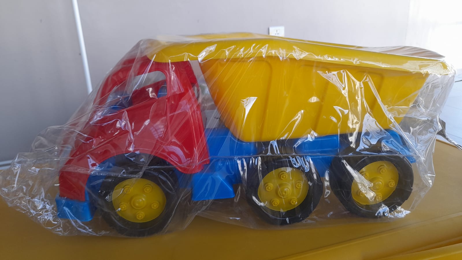 truck red and yellow 7001